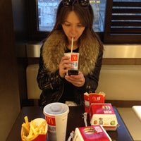 รูปภาพถ่ายที่ McDonald&amp;#39;s โดย Aleksandr N. เมื่อ 2/12/2012