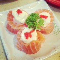 Photo taken at Sakae Sushi by TIANNING on 6/15/2012