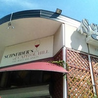 Foto tirada no(a) Schneiders of Capitol Hill por William l. em 9/8/2012