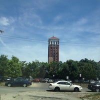Foto tirada no(a) Nichols Tower por Jenn R. em 6/13/2012
