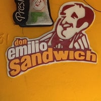รูปภาพถ่ายที่ Don Emilio โดย Enmanuel E. เมื่อ 3/2/2012