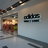 Vamos retirarse Aproximación Adidas Outlet Store - 8 tips de 140 visitantes