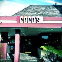 Foto tomada en Coco&#39;s Bakery Restaurant  por steve t. el 8/16/2012