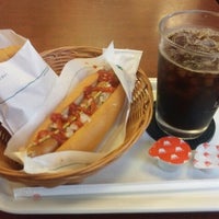 Photo taken at MOS Burger by みちよ on 8/9/2012