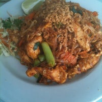 Foto tomada en Thai Soon Restaurant  por Bruce T. el 4/22/2012