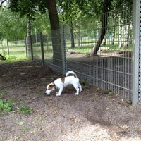 Photo taken at Taiteilijapuiston koira-aitaus by Kiira R. on 7/13/2012