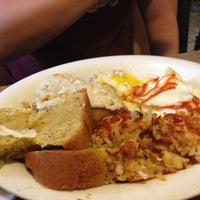 Foto tomada en Five Forks Cafe  por Chasity el 8/24/2012