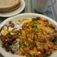 Foto diambil di Hoot&amp;#39;s Breakfast &amp;amp; Lunch oleh Ron W. pada 5/2/2012