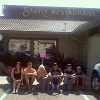 รูปภาพถ่ายที่ Shari&amp;#39;s Cafe and Pies โดย Michele R. เมื่อ 6/17/2012
