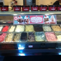 Photo taken at Cold Stone Creamery by Steven Y. on 8/14/2012