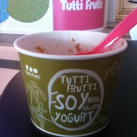 7/16/2012에 Joseph V.님이 Tutti Frutti Frozen Yogurt에서 찍은 사진