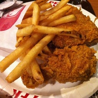 Foto diambil di KFC oleh Frank L. pada 8/8/2012