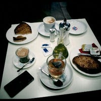 4/26/2012 tarihinde Manuel R.ziyaretçi tarafından Piccadilly Coffee'de çekilen fotoğraf