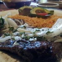Foto diambil di Cantina Laredo oleh Ariel V. pada 7/14/2012