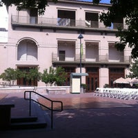 รูปภาพถ่ายที่ Arts Festival Plaza โดย Chris E. เมื่อ 6/2/2012