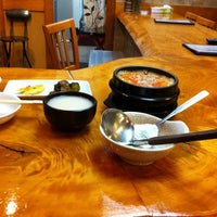 Photo taken at 韓国家庭料理・居酒屋 だんじ by Keiji on 2/10/2012
