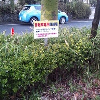 Photo taken at 久が原図書館 by Tatsuya N. on 3/24/2012