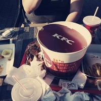 7/25/2012 tarihinde Leroy F.ziyaretçi tarafından KFC'de çekilen fotoğraf