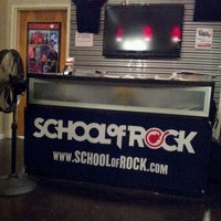 Снимок сделан в Philadelphia School Of Rock пользователем Ivy T. 5/22/2012