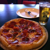 Снимок сделан в Mama Niki&amp;#39;s Pizza пользователем Charles R. 4/13/2012