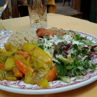 รูปภาพถ่ายที่ Shanti Restaurant โดย Petit F. เมื่อ 3/13/2012