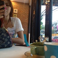 Foto scattata a Anise Cafe&amp;#39; &amp;amp; Patisserie da CupCakezy N. il 8/22/2012
