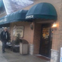 Photo prise au National Bakery and Deli par Brian J. le2/21/2012