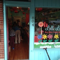 Foto diambil di How Sweet Is This - The Itsy Bitsy Candy Shoppe oleh Eric E. pada 4/24/2012