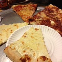 Foto scattata a Lehigh Pizza da Rich H. il 4/7/2012