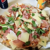 8/8/2012 tarihinde Alex S.ziyaretçi tarafından Pizzeria Italiana Pacciarino'de çekilen fotoğraf