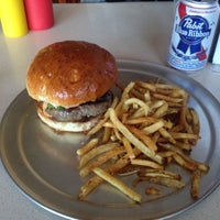 7/23/2012 tarihinde Steve M.ziyaretçi tarafından Burger It Up'de çekilen fotoğraf
