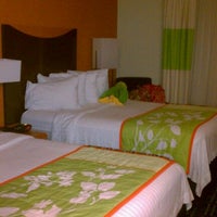 Das Foto wurde bei Fairfield Inn &amp;amp; Suites Orlando Lake Buena Vista von Rene&amp;#39; S. am 8/25/2012 aufgenommen