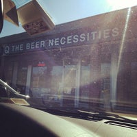 Das Foto wurde bei The Beer Necessities von Bex J. am 4/4/2012 aufgenommen