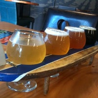 7/3/2012 tarihinde Kevin R.ziyaretçi tarafından Surf Brewery'de çekilen fotoğraf