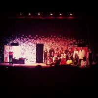 รูปภาพถ่ายที่ Rainbow Theater โดย Noor  K. เมื่อ 8/4/2012