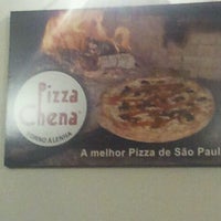 รูปภาพถ่ายที่ Pizza Chena โดย Alessandra L. เมื่อ 6/6/2012