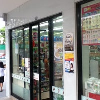 Photo taken at 7-Eleven (เซเว่น อีเลฟเว่น) by 愛神 on 2/17/2012