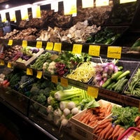 รูปภาพถ่ายที่ Rosemont Market and Bakery โดย Christian B. เมื่อ 8/5/2012