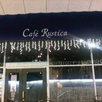 2/9/2012 tarihinde Cafe R.ziyaretçi tarafından Cafe Rustica'de çekilen fotoğraf
