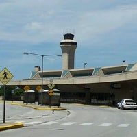 Foto tomada en Kansas City International Airport (MCI)  por Jason C. el 8/2/2012