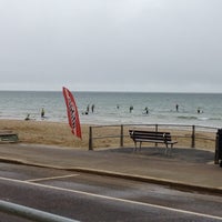 Das Foto wurde bei Surf Steps von Bournemouth S. am 6/27/2012 aufgenommen