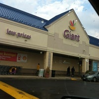 Photo taken at Giant Food by Mahoganychild on 8/28/2012