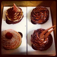 7/26/2012にAndrew D.がHoney Moon Sweets Bakery &amp;amp; Dessert Barで撮った写真