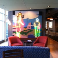 Das Foto wurde bei Watertown Hotel von Diana L. am 8/11/2012 aufgenommen