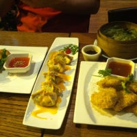8/13/2012 tarihinde Stephanie D.ziyaretçi tarafından Wild Ginger Pan-Asian Vegan Cafe'de çekilen fotoğraf