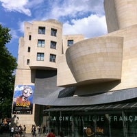 รูปภาพถ่ายที่ La Cinémathèque Française โดย Alessandro C. เมื่อ 7/4/2012