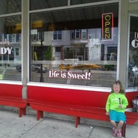 Foto tirada no(a) Door County Candy LLC por Erica M. em 6/12/2012