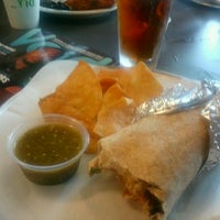 Foto tomada en Hightide Burrito Co.  por Downer J. el 8/11/2012