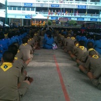Photo taken at โรงเรียนบ้านคลองบัว (เอี่ยมแสงโรจน์) (Ban Khlong Bua School) by AnnBa Z. on 7/26/2012