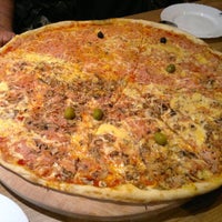 Photo taken at Pizzeria Maslina by Marijan 3. on 3/31/2012